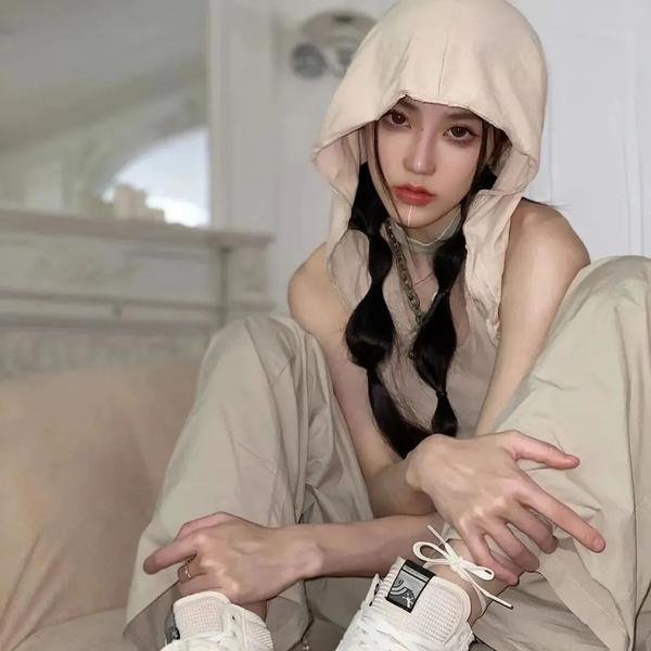 挥著翅膀的女孩